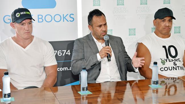 Boxing promoter Matthew Rose speaks between opponents Paul Gallen &amp; John Hopoate during a press conference at Manly Pavillion. (AAP IMAGE / Troy Snook)