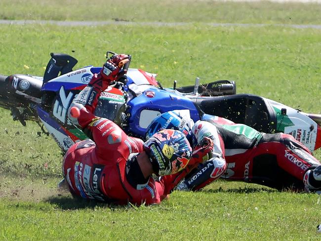 Ducati Lenovo's Australian rider Jack Miller (L) crashes with LCR Honda Castrol's Spanish rider Alex Marquez during the MotoGP Australian Grand Prix at Phillip Island on October 16, 2022. (Photo by Glenn Nicholls / AFP) / -- IMAGE RESTRICTED TO EDITORIAL USE - STRICTLY NO COMMERCIAL USE --