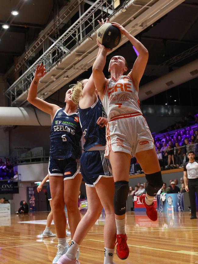 GEELONG, AUSTRALIA - OCTOBER 30: Courtney Woods of the Townsville Fire drives to the basket during the round one WNBL match between Geelong United and Townsville Fire at The Geelong Arena, on October 30, 2024, in Geelong, Australia. (Photo by Kelly Defina/Getty Images)