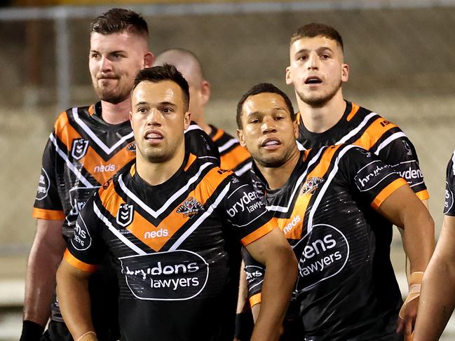 SYDNEY, AUSTRALIA - AUGUST 22: The Tigers look on dejected after a Roosters try during the round 15 NRL match between the Wests Tigers and the Sydney Roosters at Leichhardt Oval on August 22, 2020 in Sydney, Australia. (Photo by Cameron Spencer/Getty Images)