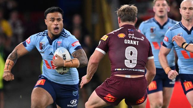 Spencer Leniu barrels towards Harry Grant in the first half at Suncorp Stadium. (Photo by Bradley Kanaris/Getty Images)