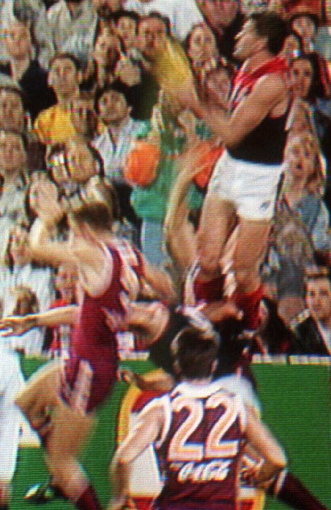 Shaun Smith soars above the pack to take what Herald Sun/Fox Footy experts voted the greatest mark of all time.