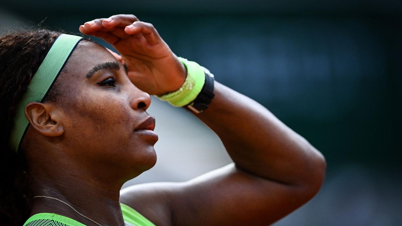 Serena Williams of the US reacts as she plays against Kazakhstan's Elena Rybakina during their women's singles fourth round tennis match on Day 8 of The Roland Garros 2021 French Open tennis tournament in Paris on June 6, 2021. (Photo by Christophe ARCHAMBAULT / AFP)