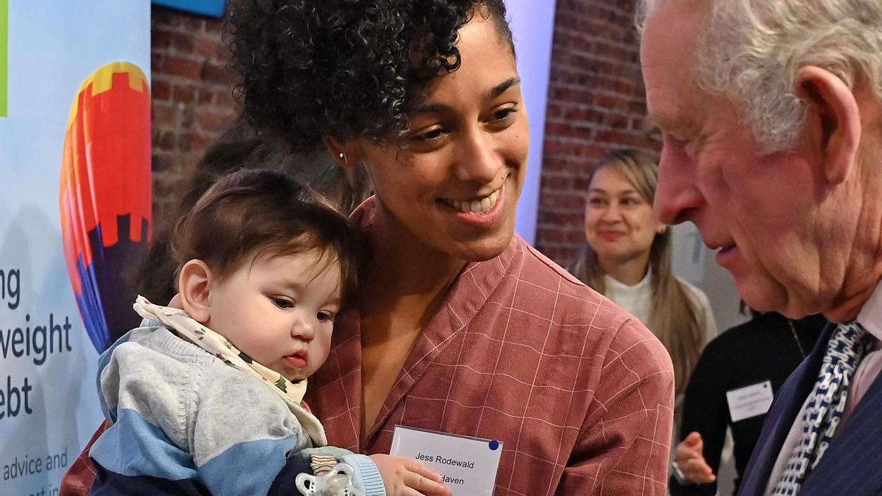 Britain's King Charles III meets Jess Rodewald, holding 7-month-old baby Matthew, during a visit King's House, a community hub founded by King's Cross Church (KXC), in London on December 8, 2022. (Photo by JUSTIN TALLIS / POOL / AFP)