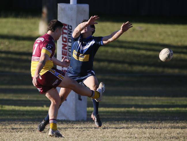 Jarred Muller-Dobbe kicks towards the corner. Picture Warren Gannon Photography