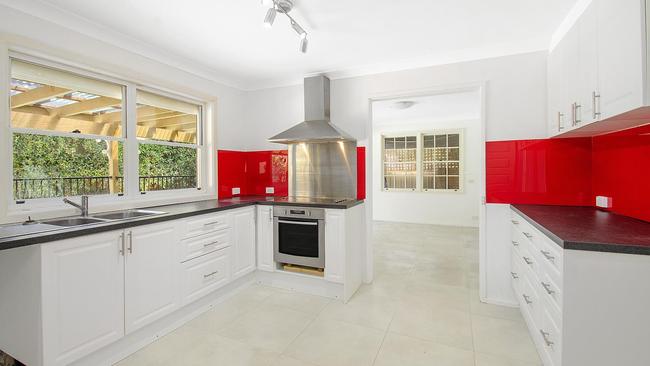 The kitchen of 26 Ambleside Drive, Castle Hill before.