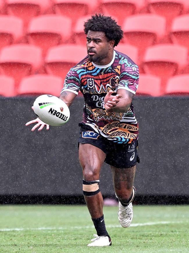 Ezra Mam passes the ball during a Broncos training session at Suncorp Stadium on March 11. (Photo by Getty Images)