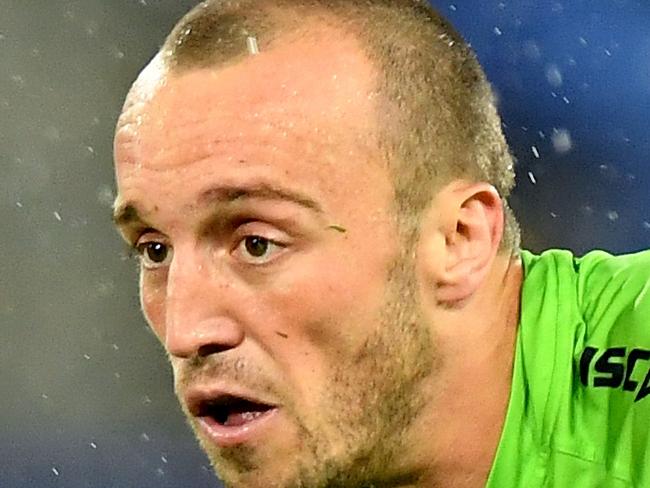 GOLD COAST, AUSTRALIA - MARCH 17: Josh Hodgson of the Raiders runs with the ball during the round 1 NRL match between the Gold Coast Titans and the Canberra Raiders at Cbus Super Stadium on March 17, 2019 in Gold Coast, Australia. (Photo by Bradley Kanaris/Getty Images)