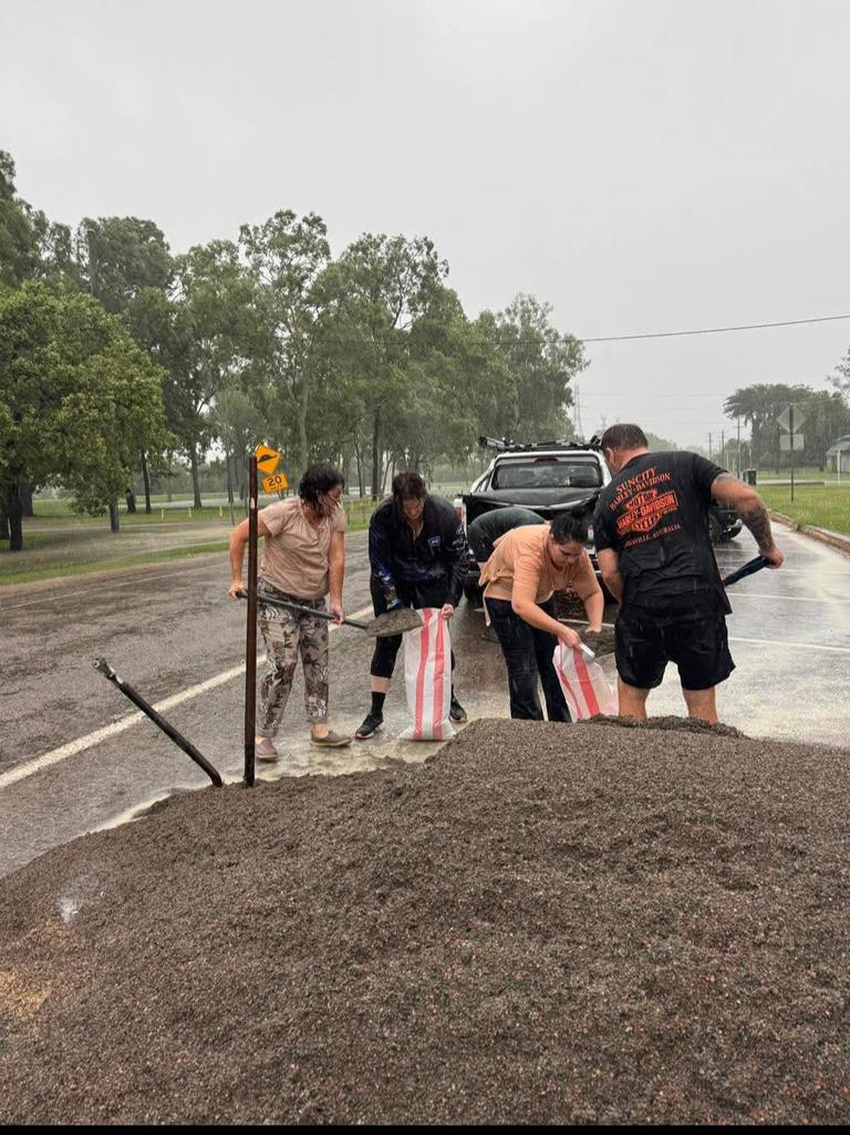 Residents loading up sand bags to protect homes and businesses. Picture: Facebook