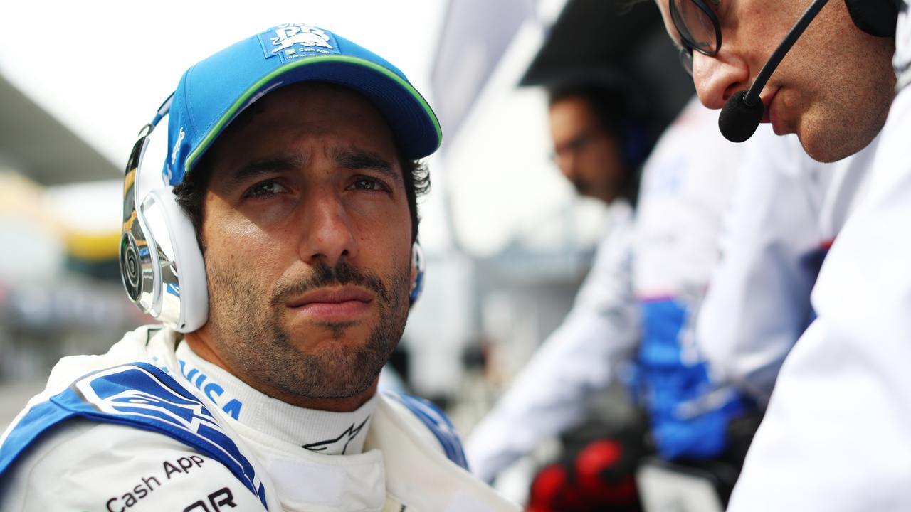 SUZUKA, JAPAN - APRIL 06: Daniel Ricciardo of Australia and Visa Cash App RB talks with race engineer Pierre Hamelin on the pitwall during qualifying ahead of the F1 Grand Prix of Japan at Suzuka International Racing Course on April 06, 2024 in Suzuka, Japan. (Photo by Peter Fox/Getty Images)