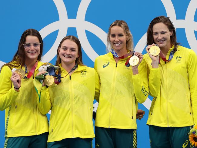 TOKYO, JAPAN - AUGUST 01: (L-R) Gold medalist Kaylee McKeown, Chelsea Hodges Emma McKeon and Cate Campbell of Team Australia pose on the podium during the medal ceremony for the Women's 4 x 100m Medley Relay Final on day nine of the Tokyo 2020 Olympic Games at Tokyo Aquatics Centre on August 01, 2021 in Tokyo, Japan. (Photo by Al Bello/Getty Images) *** BESTPIX ***