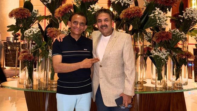 Zaffar Khan, left, with Pakistani television host and journalist Aftab Iqbal