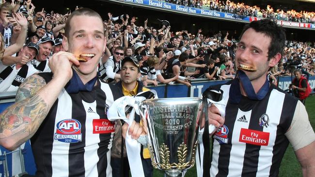 2010 AFL Grand Final Replay, Collingwood Magpies v St Kilda Saints, at the MCG in Melbourne. Collingwood players celebrate after their victory over St Kilda. Dane Swan and Alan Didak with the Premiership Cup.