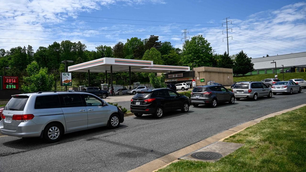 Cars line up to get gas at one of the few stations remaining open at a 7 Eleven station in Woodbridge, Virginia. Picture: Andrew CABALLERO-REYNOLDS / AFP.