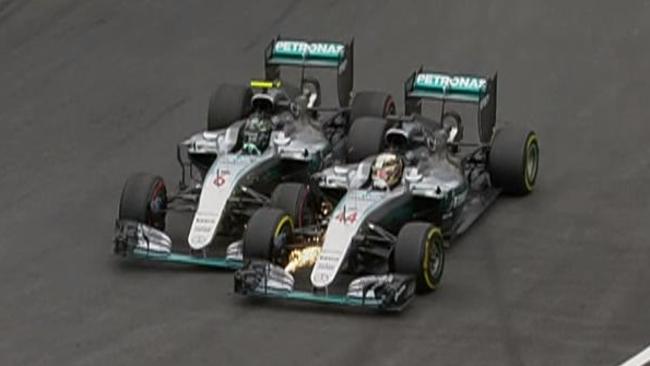 Hamilton wins the Austrian GP after last-lap clash with Rosberg.