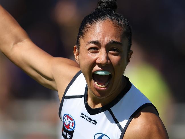 PERTH, AUSTRALIA - FEBRUARY 12: Darcy Vescio of the Blues celebrates a goal during the round six AFLW match between the Fremantle Dockers and the Carlton Blues at Fremantle Oval on February 12, 2022 in Perth, Australia. (Photo by Paul Kane/Getty Images)