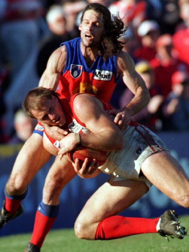 Zanotti attempts to spoil superstar Tony Lockett.