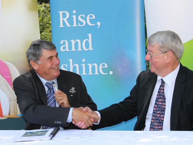 Cr Sutherland (left) with Sunshine Coast University vice-chancellor Greg Hill.