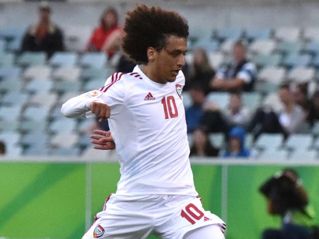 Omar Abdulrahman of UAE controls the ball during the Asian Cup football match between UAE and Qatar in Canberra on January 11, 2015. AFP PHOTO / MARK GRAHAM --- IMAGE RESTRICTED TO EDITORIAL USE - STRICTLY NO COMMERICAL USE --