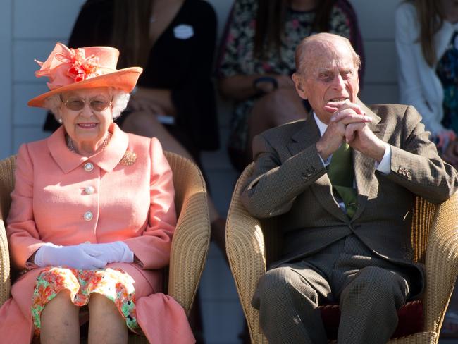 ‘Ere Liz, woz that the bird wot’s off Thelma and Louise?’ Picture: MEGA