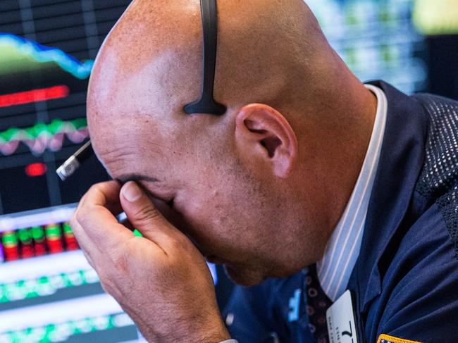 NEW YORK, NY - AUGUST 20: A trader works on the floor of the New York Stock Exchange during the afternoon of August 20, 2015 in New York City. The Dow Jones continued its plunge south, losing over 350 points today. Andrew Burton/Getty Images/AFP == FOR NEWSPAPERS, INTERNET, TELCOS & TELEVISION USE ONLY ==