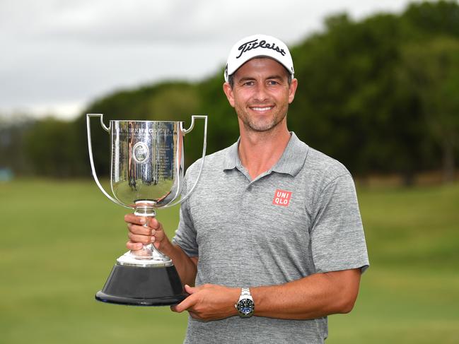 Adam Scott with the Joe Kirkwood Cup. Picture: AAP /Dan Peled