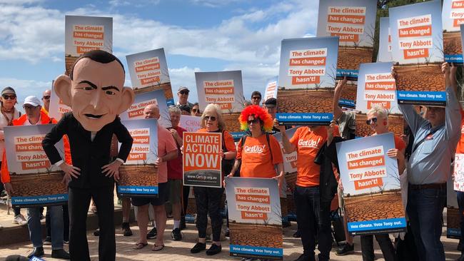 GetUp! volunteers campaign in the federal electorate of Warringah in 2019. Picture: Jim O'Rourke