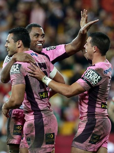 <p>NRL Rd 16 Brisbane Broncos v South Sydney Rabbitohs: Ben Te'o scores and is hugged by Petero Civoniceva and Gerard Beale. Pics Adam Head Picture: Adam Head</p>