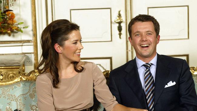 The couple at a press conference for the official announcement of their engagement in 2003.