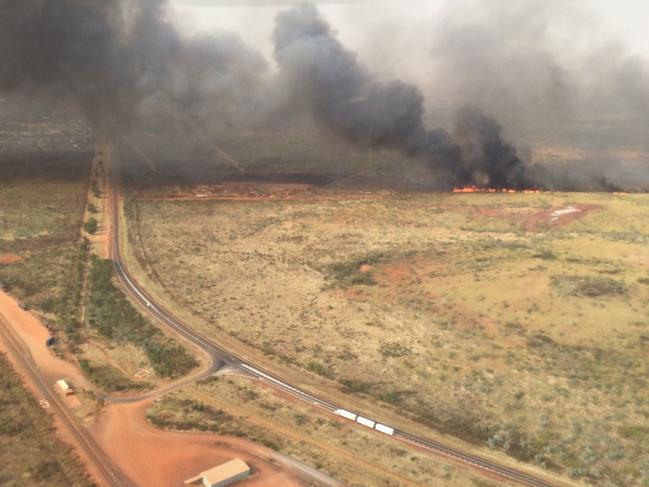 A large fire that began at Alcoota is threatening Ti Tree, with the local school shut on Friday as a precaution. Picture: Bushfires NT