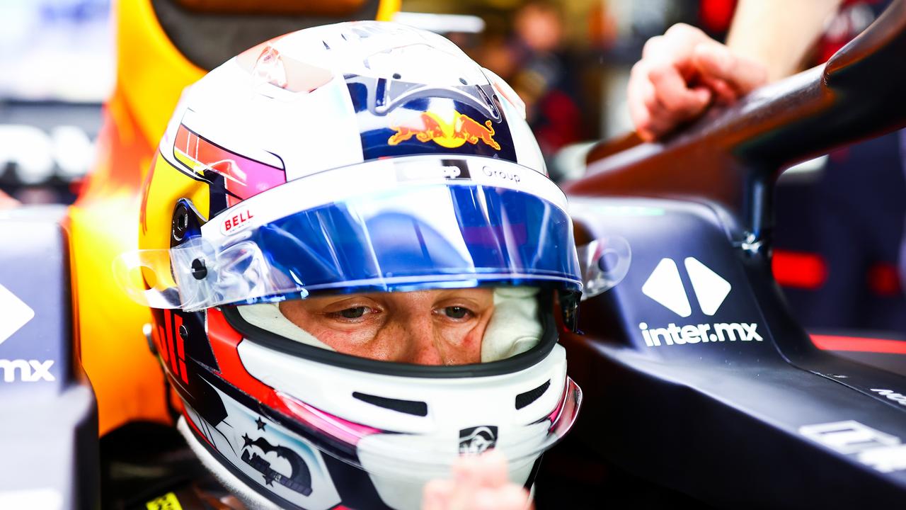 ABU DHABI, UNITED ARAB EMIRATES - NOVEMBER 18: Liam Lawson of New Zealand and Oracle Red Bull Racing prepares to drive during practice ahead of the F1 Grand Prix of Abu Dhabi at Yas Marina Circuit on November 18, 2022 in Abu Dhabi, United Arab Emirates. (Photo by Mark Thompson/Getty Images)