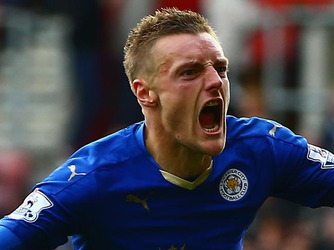 SOUTHAMPTON, ENGLAND - OCTOBER 17: Jamie Vardy of Leicester City celebrates scoring his team's second goal during the Barclays Premier League match between Southampton and Leicester City at St Mary's Stadium on October 17, 2015 in Southampton, England. (Photo by Jordan Mansfield/Getty Images)