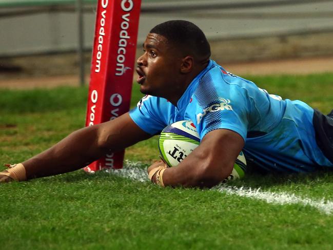 DURBAN, SOUTH AFRICA - JUNE 30: Warrick Gelant of the Vodacom Bulls over for a try during the Super Rugby match between Cell C Sharks and Vodacom Bulls at Growthpoint Kings Park on June 30, 2017 in Durban, South Africa. (Photo by Steve Haag/Gallo Images/Getty Images)