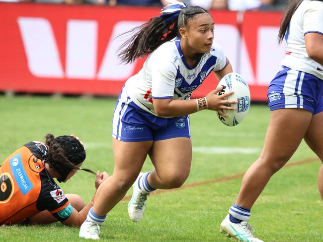 Evelyn Roberts takes off for Canterbury. Picture: Warren Gannon Photography