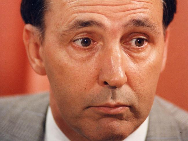 Prime Minister Paul Keating at a press conference in Adelaide during the Federal election campaign, 04 Feb 1993.