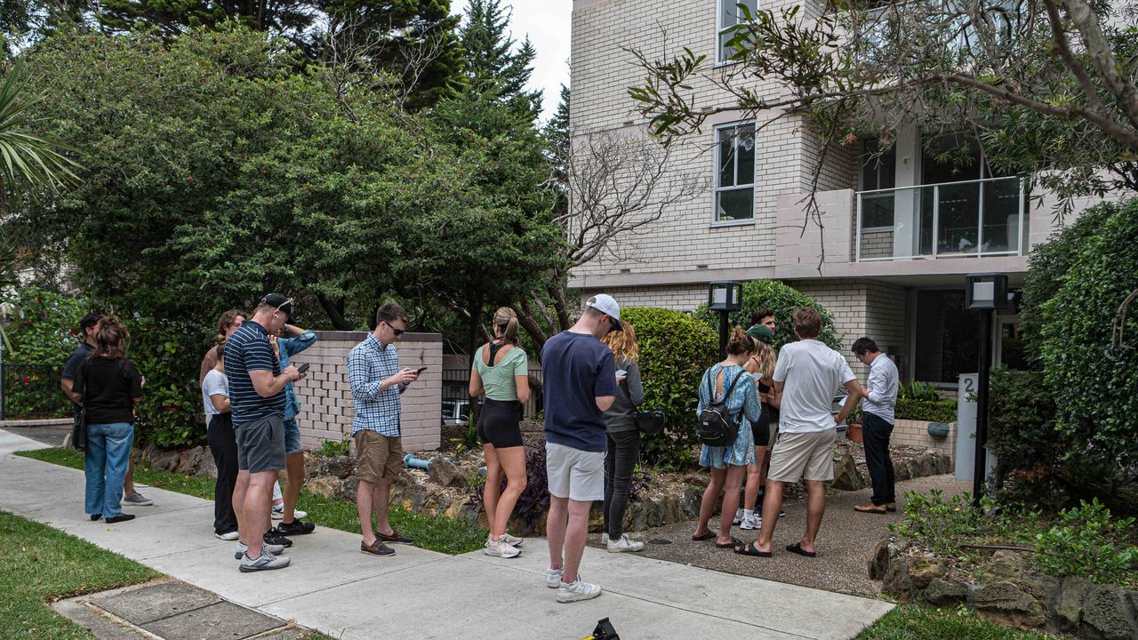Sydney renters compete for available properties. Picture: NCA NewsWire / Flavio Brancaleone