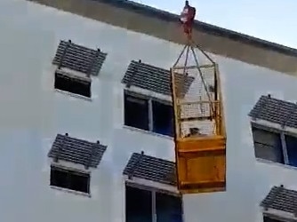 Cat-astrophe averted: Crane called in for pussy rescue | VIDEO