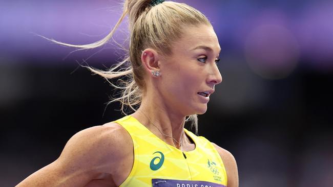 PARIS, FRANCE - AUGUST 08: Jessica Hull of Team Australia competes during the Women's 1500m Semi-Final on day thirteen of the Olympic Games Paris 2024 at Stade de France on August 08, 2024 in Paris, France. (Photo by Cameron Spencer/Getty Images)