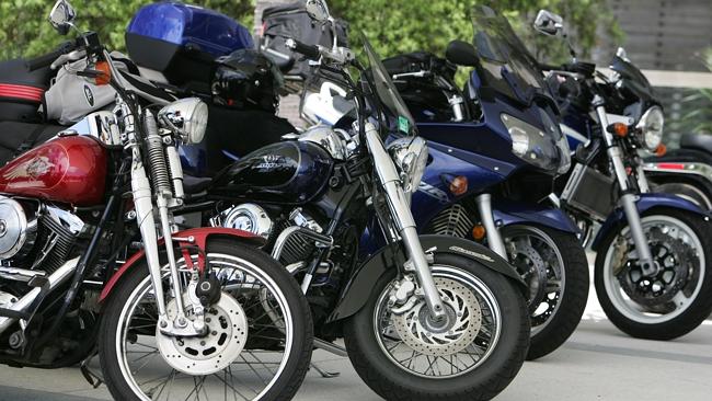 new-laws-make-nsw-first-to-give-motorcyclists-approval-to-move-past