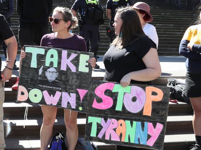 Anti COVID vaccination protesters on the front steps of the Victorian Parliament. Wednesday, October 27, 2021. Picture: David Crosling