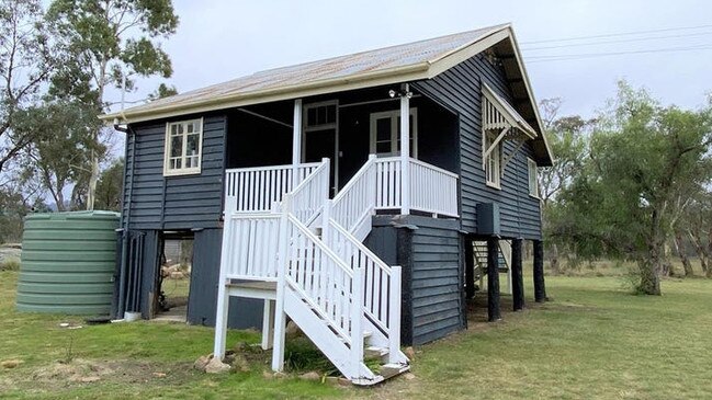 Restored one-bedroom Queenslander home for rent at 139a Booth Lane, Fletcher.