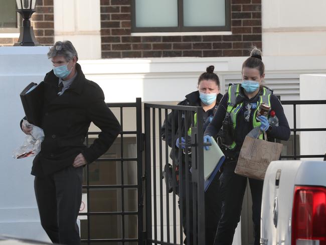MELBOURNE, AUSTRALIA- NewsWire Photos SEPTEMBER 10, 2020: Detectives are investigating the circumstances surrounding the death of a man in Toorak overnight in an apartment block on Orrong road. Picture: NCA NewsWire/ David Crosling