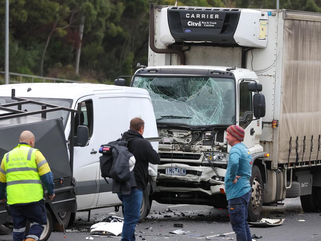 Monash Freeway Four Vehicle Crash Causes Traffic Delays Au — Australias Leading 6163