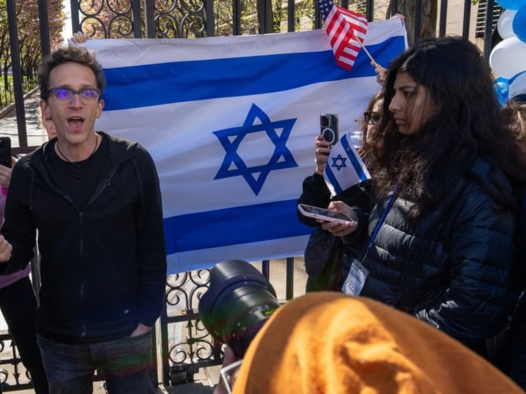Columbia suspends pro-Israel professor from campus