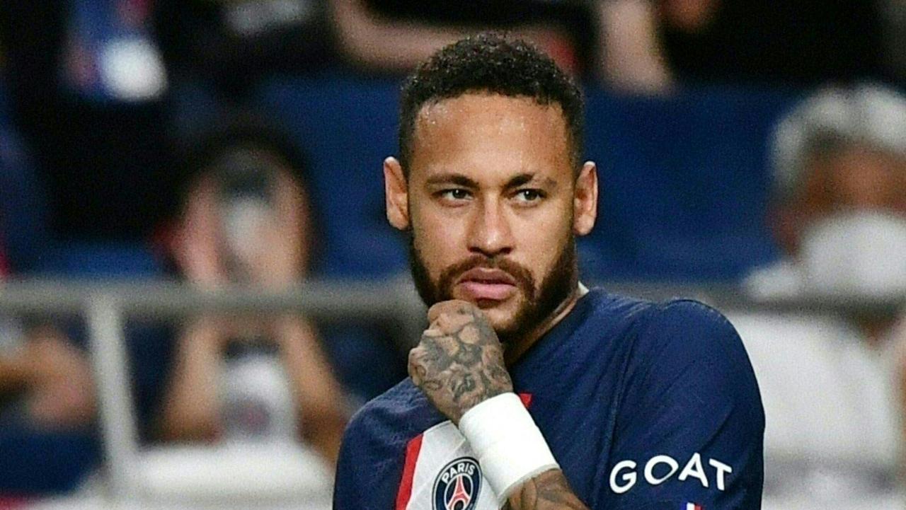 Paris Saint-Germain's Brazilian forward Neymar prepares for a free kick during PSG's Japan Tour football match against Urawa Reds at the Saitama Stadium in Saitama on July 23, 2022. (Photo by Kazuhiro NOGI / AFP)