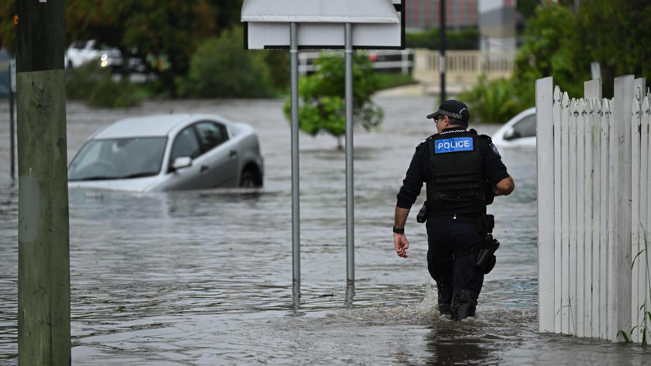 1/122024: Flash flooding in Hanlon Park, rapidly flooded around 10 cars, as police and fire and rescue check the cars are empty, Stones Corner, Brisbane. pic: Lyndon Mechielsen/Courier Mail