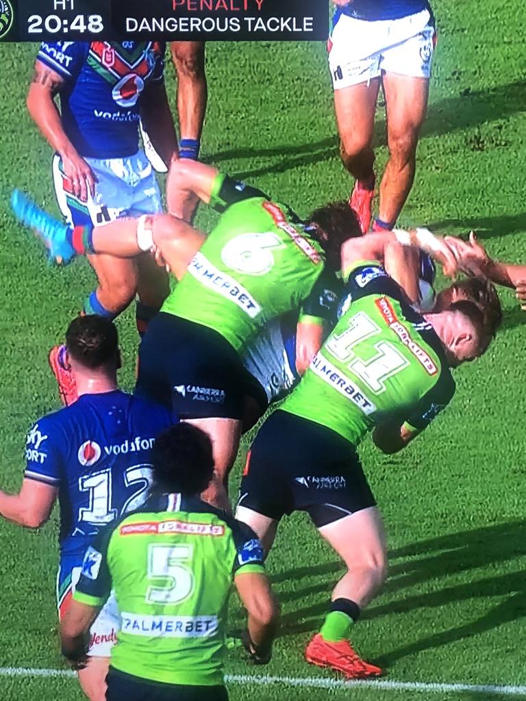 jack Wighton lifts and drives Reece Walsh. Fox League