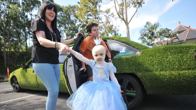 Flashback: Mum Sarah with Munroe at the fundraiser 'miracle for Monroe fundraiser' at Tabatinga in 2015. Picture: Leigh Jensen / Coffs Coast Advocate