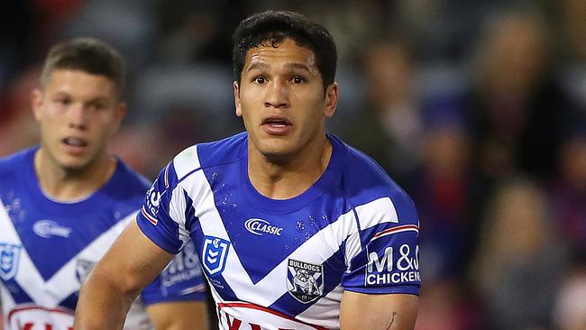 NEWCASTLE, AUSTRALIA - JULY 12: Dallin Watene-Zelezniak of the Canterbury Bulldogs passes the ball during the round 17 NRL match between the Newcastle Knights and the Canterbury Bulldogs at McDonald Jones Stadium on July 12, 2019 in Newcastle, Australia. (Photo by Tony Feder/Getty Images)