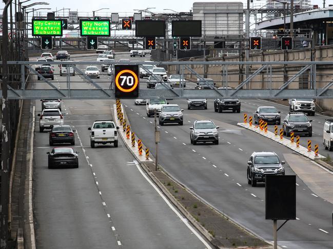 SYDNEY, AUSTRALIA - NewsWire Photos, OCTOBER 12 2021:  Higher volumes of cars are seen back on the roads today after more than 100 days of restrictions across NSW are lifted  in Sydney. Picture:  NCA NewsWire / Gaye Gerard